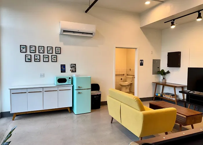 Modern Stylish Downtown Loft, By Uofa + Foodie Hub * Tucson