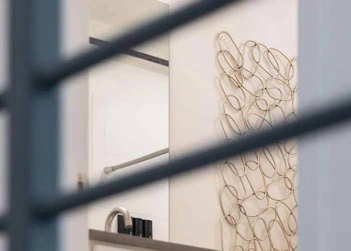 Apartment Modern Stylish Downtown Loft, By Uofa + Foodie Hub