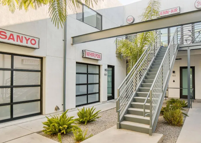 Apartment Modern Stylish Downtown Loft, By Uofa + Foodie Hub *