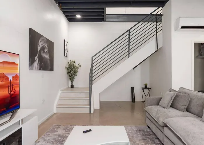 Modern Stylish Downtown Loft, By Uofa + Foodie Hub Tucson