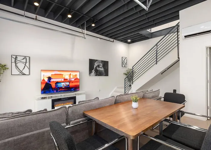 Modern Stylish Downtown Loft, By Uofa + Foodie Hub * Tucson